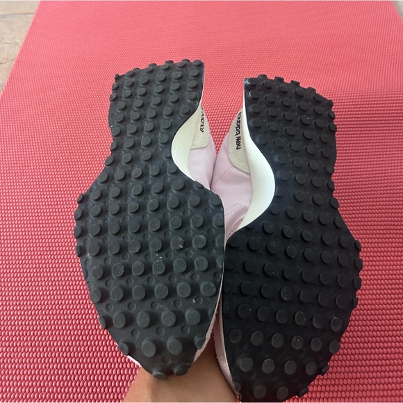 Beautiful lavender New Balance 327 trainers - Picture 5 of 5